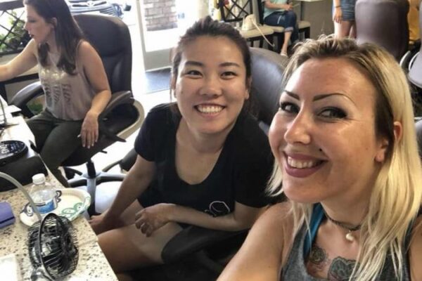 Asian surrogates mother take selfie with her friend - Joy of Life Surrogacy